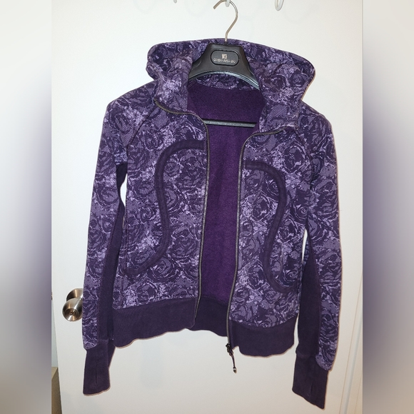 Lululemon Scooba Hoodie. Size 8. EUC. - Picture 6 of 6
